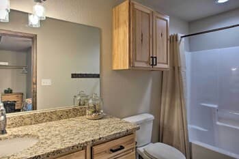 All-encompassing Family Retreat Near Lake Texoma!