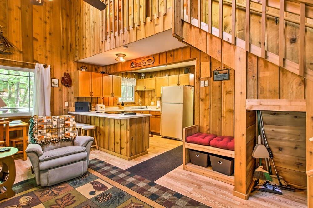 Lakefront Cumberland Cabin w/ Dock & Fire Pit!