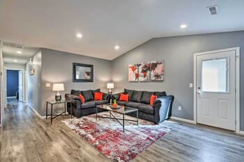 Cozy Townhome w/ Lake View ~ 10 Mi to Wichita