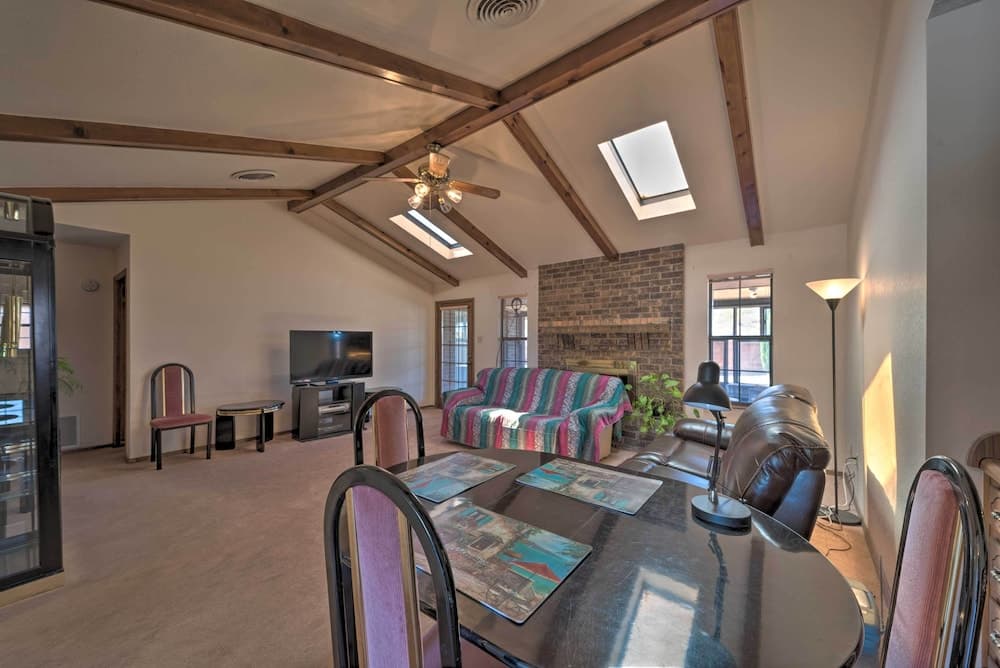 Mountain View Desert Home - 25 Mins to White Sands