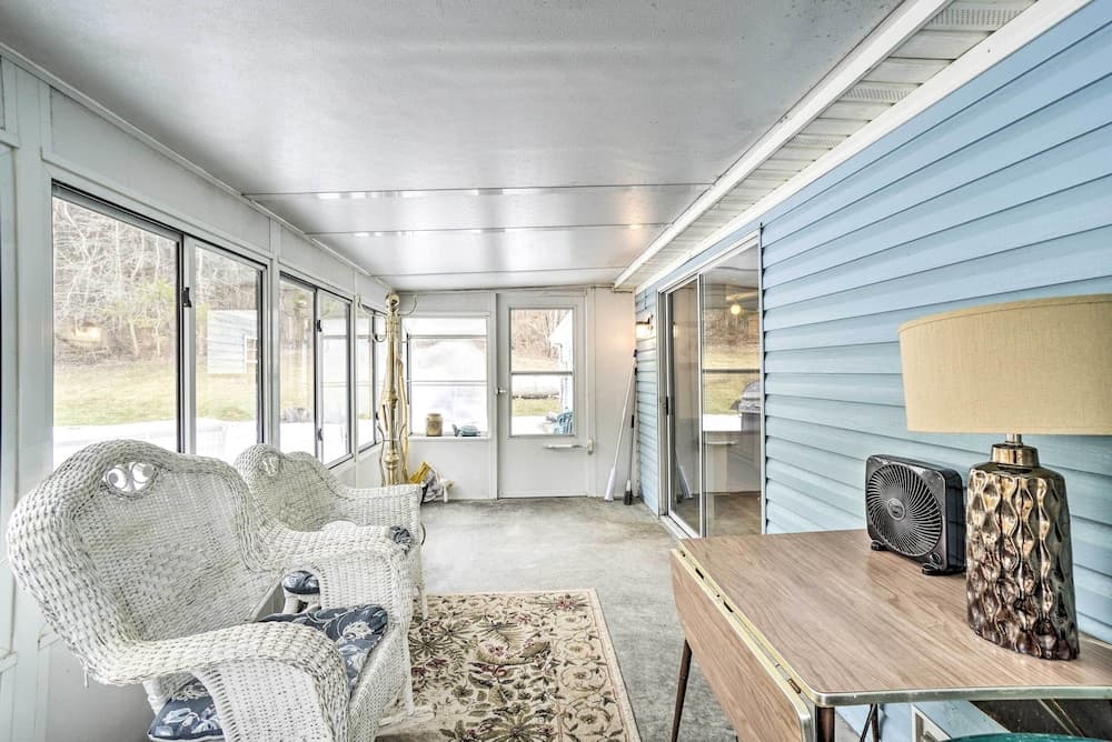 Rustic Family Home + Acreage ~ 20 Mi Hocking Hills