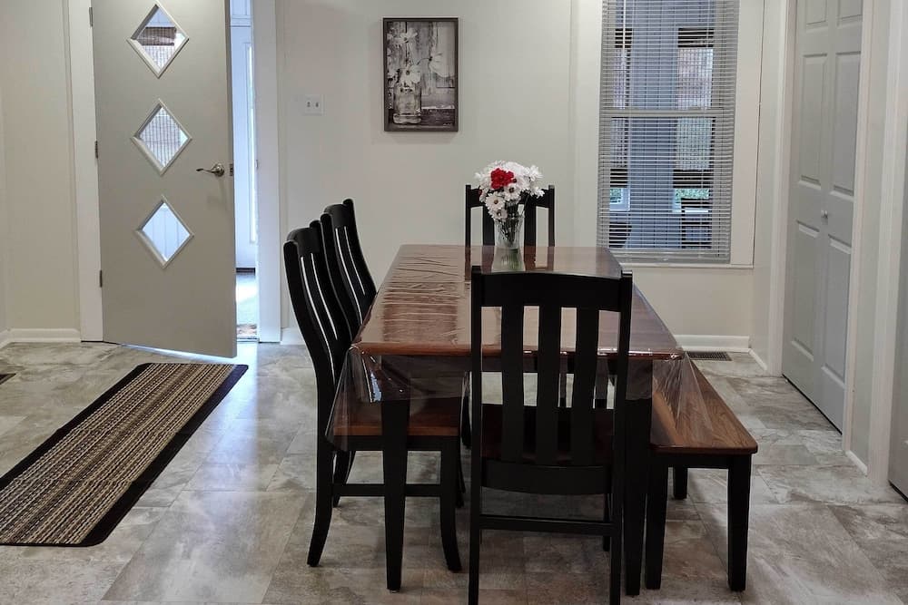 'the Shady Cottage' Millersburg Getaway w/ Deck