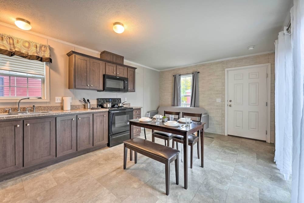 Cassopolis Cabin Close to Parks & Fishing!