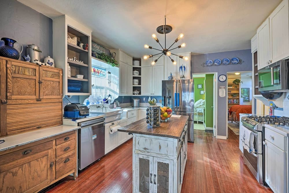 Historic Colorado Springs Farmhouse!