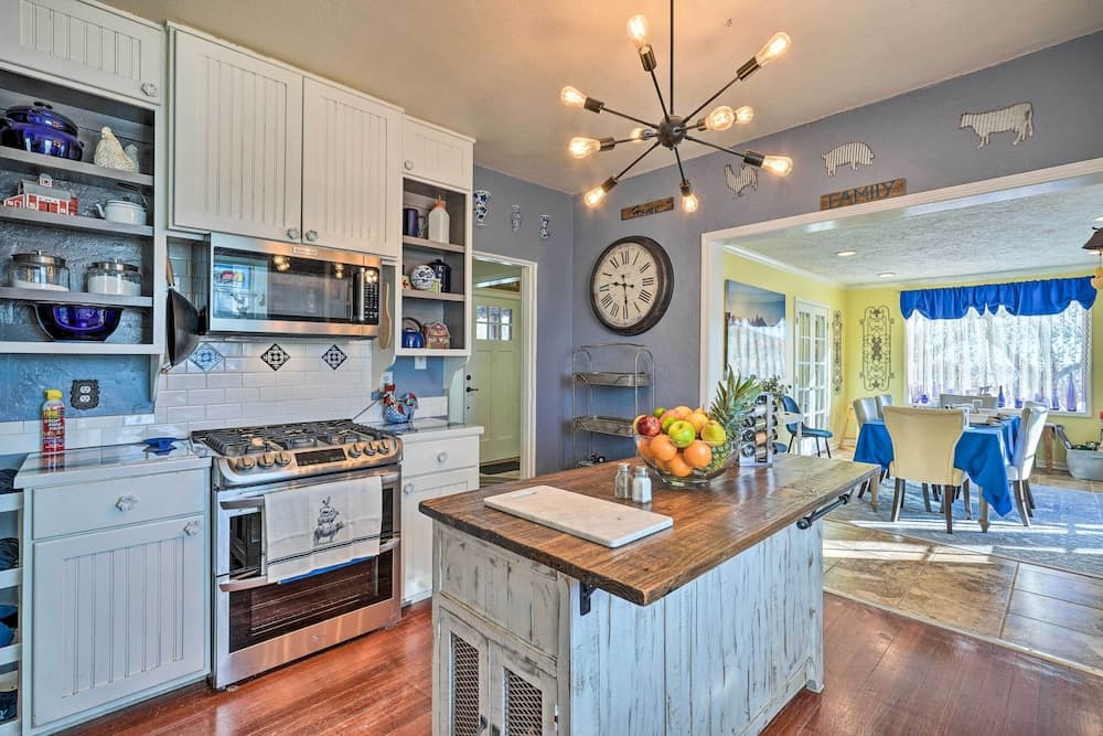 Historic Colorado Springs Farmhouse!