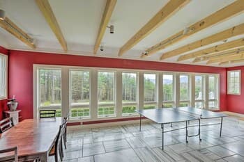 13-acre Manchester Retreat: 13 Miles to Bromley!