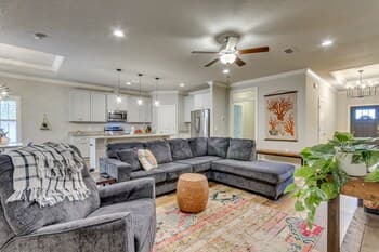 Chic Navarre Getaway w/ Large Yard: 4 Mi to Beach!