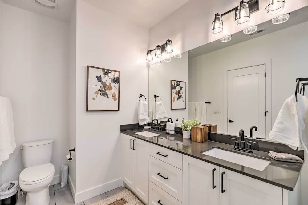 Modern-chic Provo Townhome 1 Mi to BYU Campus