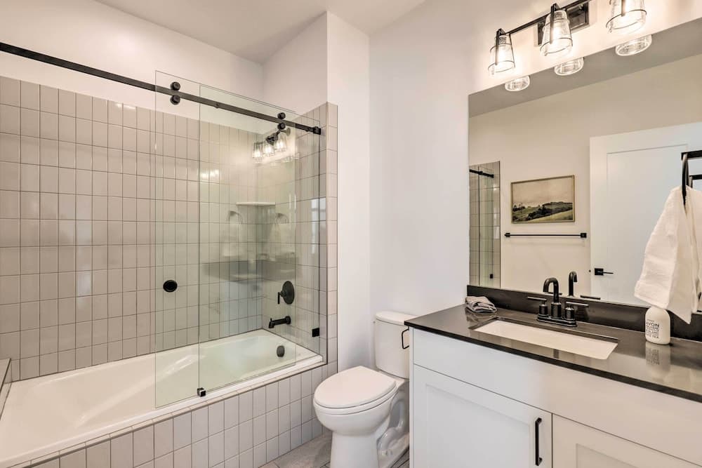 Modern-chic Provo Townhome 1 Mi to BYU Campus