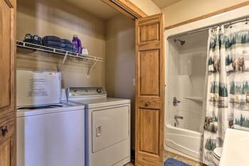 Cabin w/ On-site Trails - 15 Miles to Mt Rushmore!