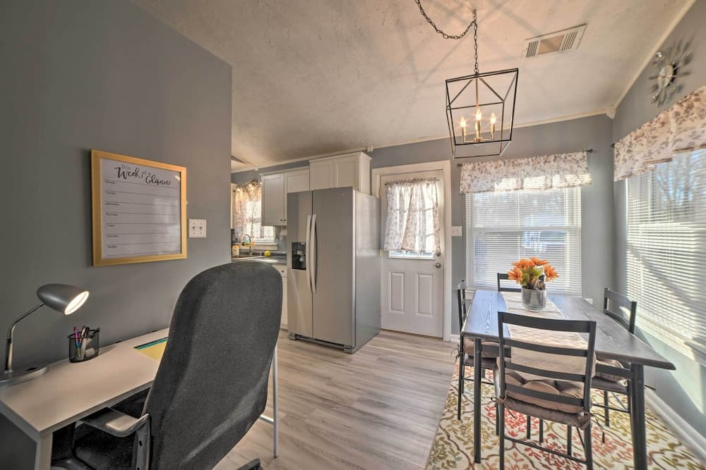 1/2 Mi to Fort Campbell: 'state Line Retreat'