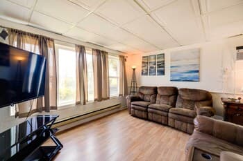 1 Ocean Fun:' Emerald Isle Apt, Steps to Beaches!