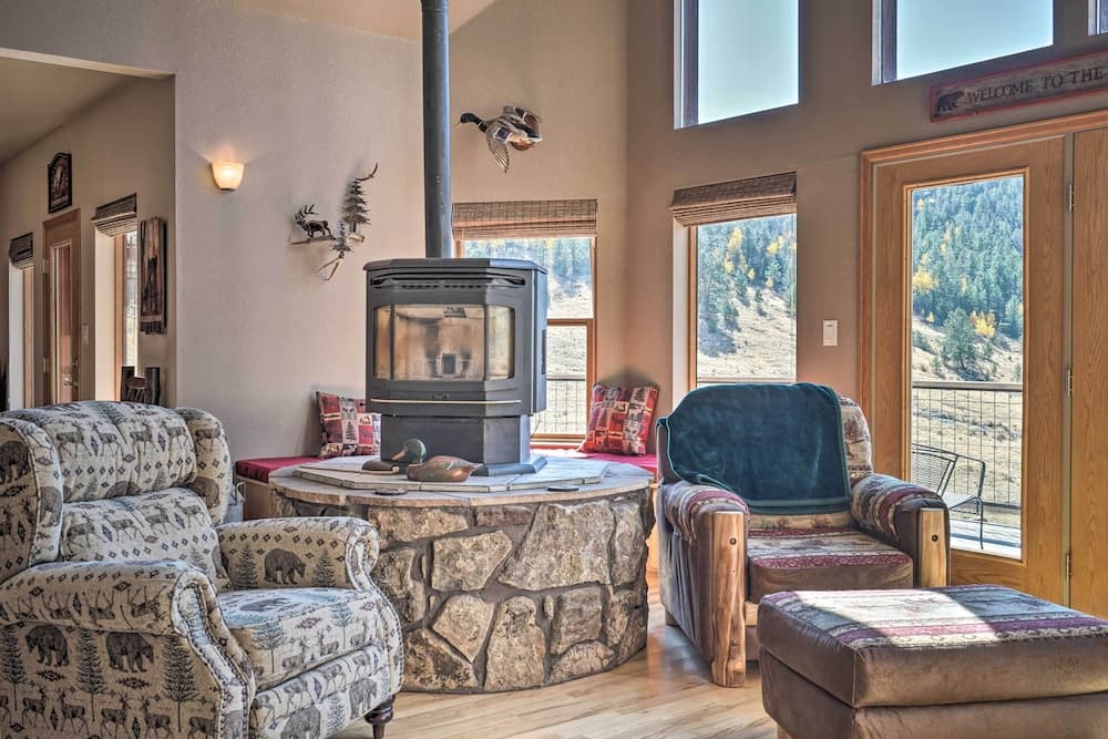 Mtn-view Cabin w/ Deck, 3 Mi to Cripple Creek!