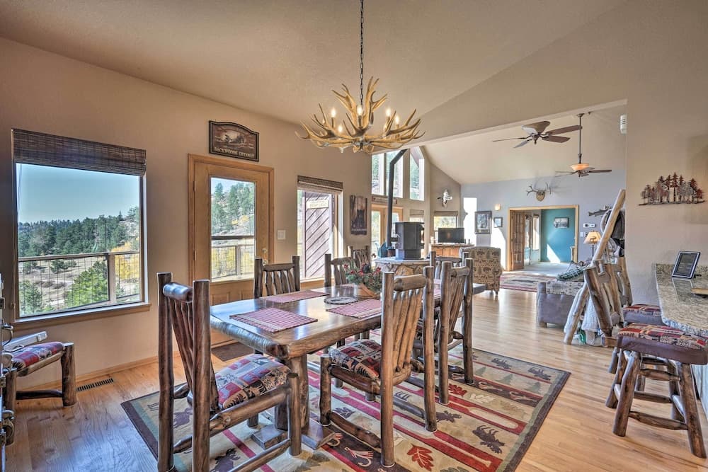 Mtn-view Cabin w/ Deck, 3 Mi to Cripple Creek!