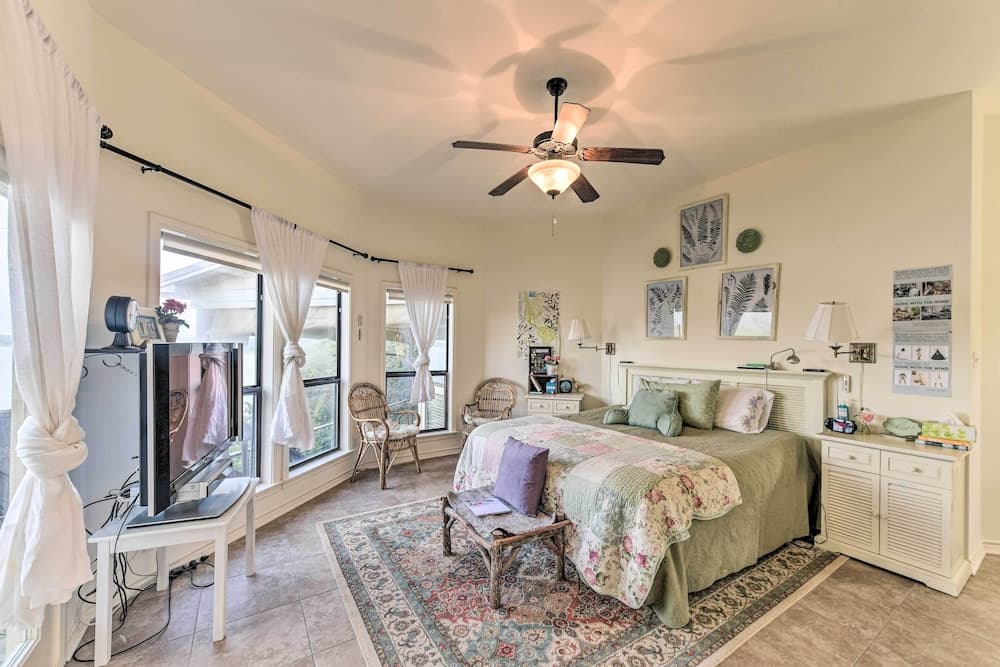 Temple Lakefront Hideaway: 12 Miles to Downtown!