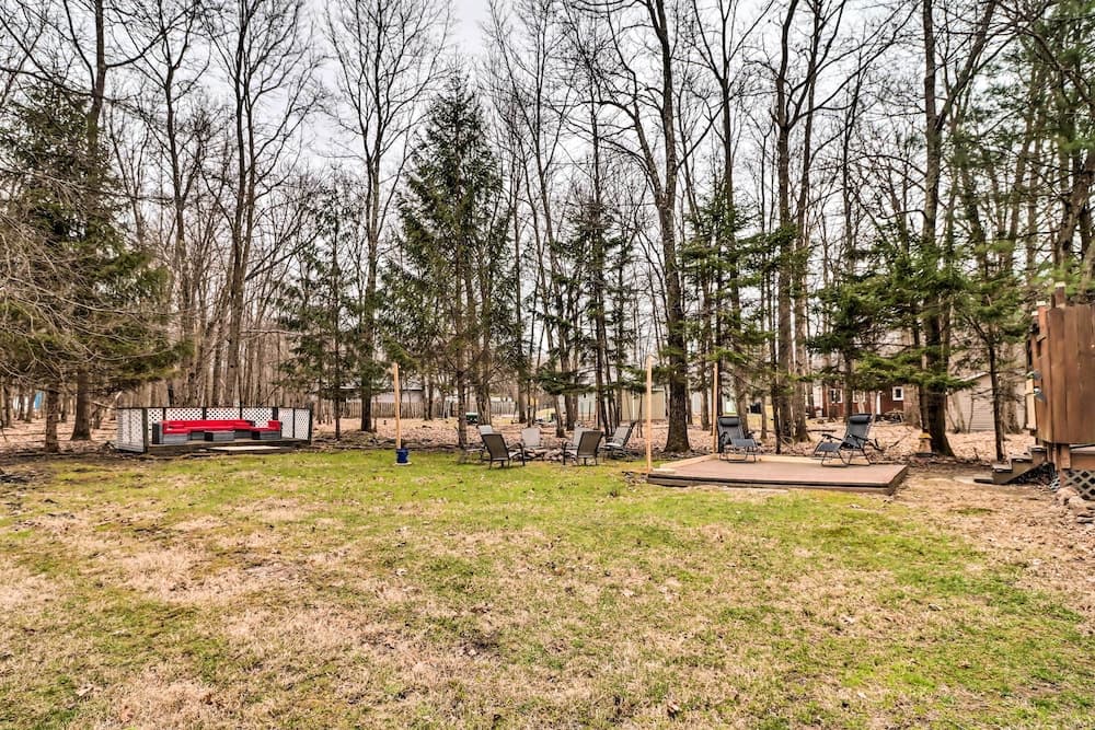 Albrightsville Home w/ Deck & Private Hot Tub