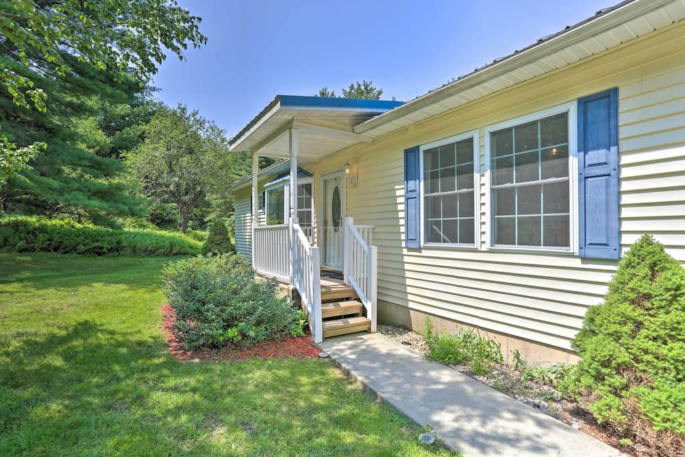 Updated Family Home ~ 1 Mile to Delaware River!