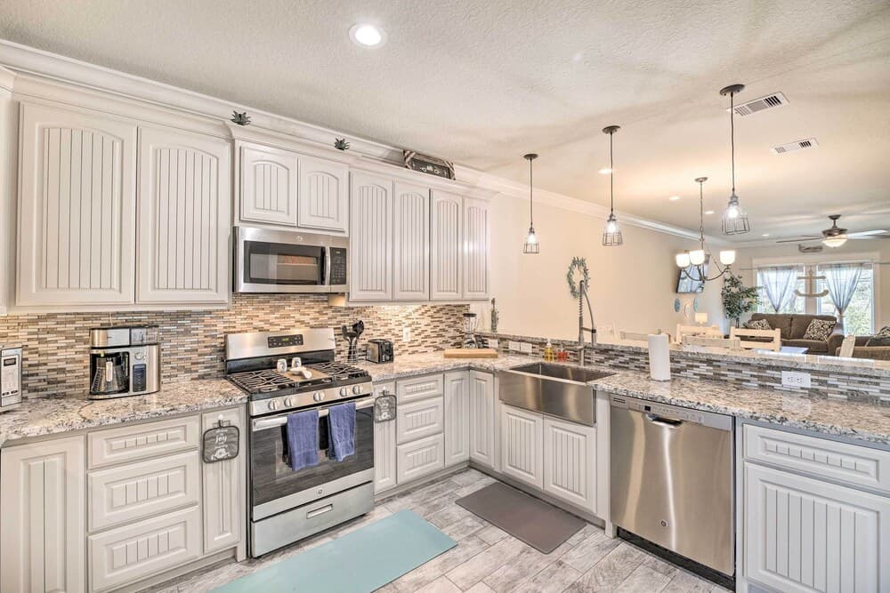 Pet-friendly Kemah Townhouse Near Beach!