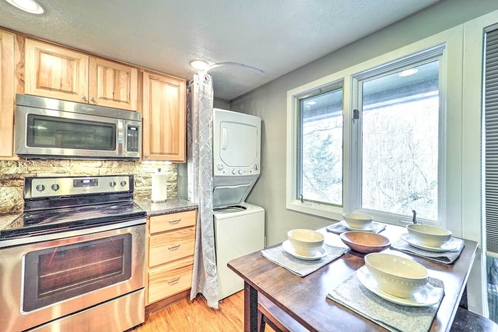 Cozy Sugar Mtn Condo < Half Mi to Ski Resort!