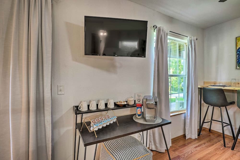 'the Bungalow at Fall Creek' - Walk to Lake!