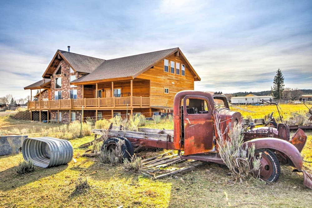 Rustic Bryce Canyon Home w/ Deck on Sevier River!