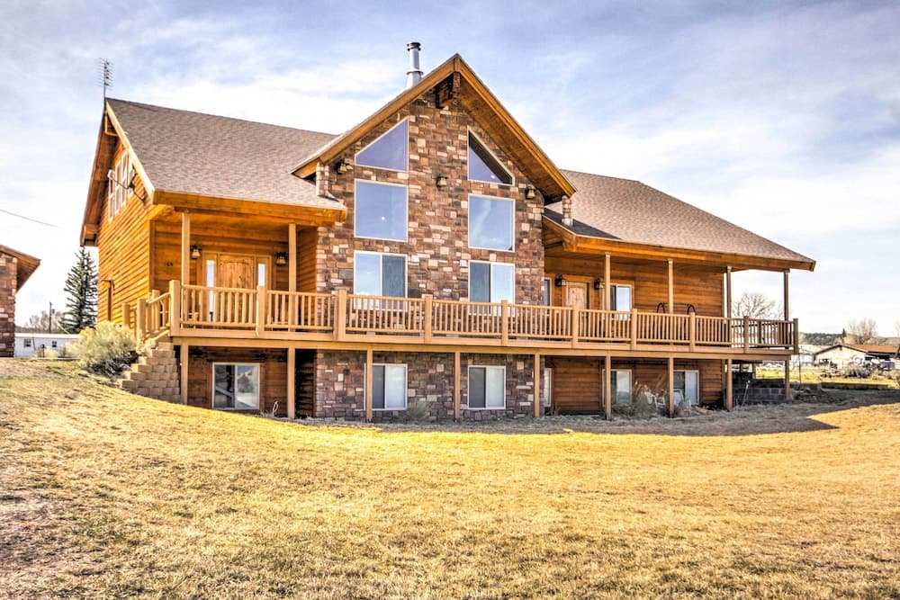 Rustic Bryce Canyon Home w/ Deck on Sevier River!