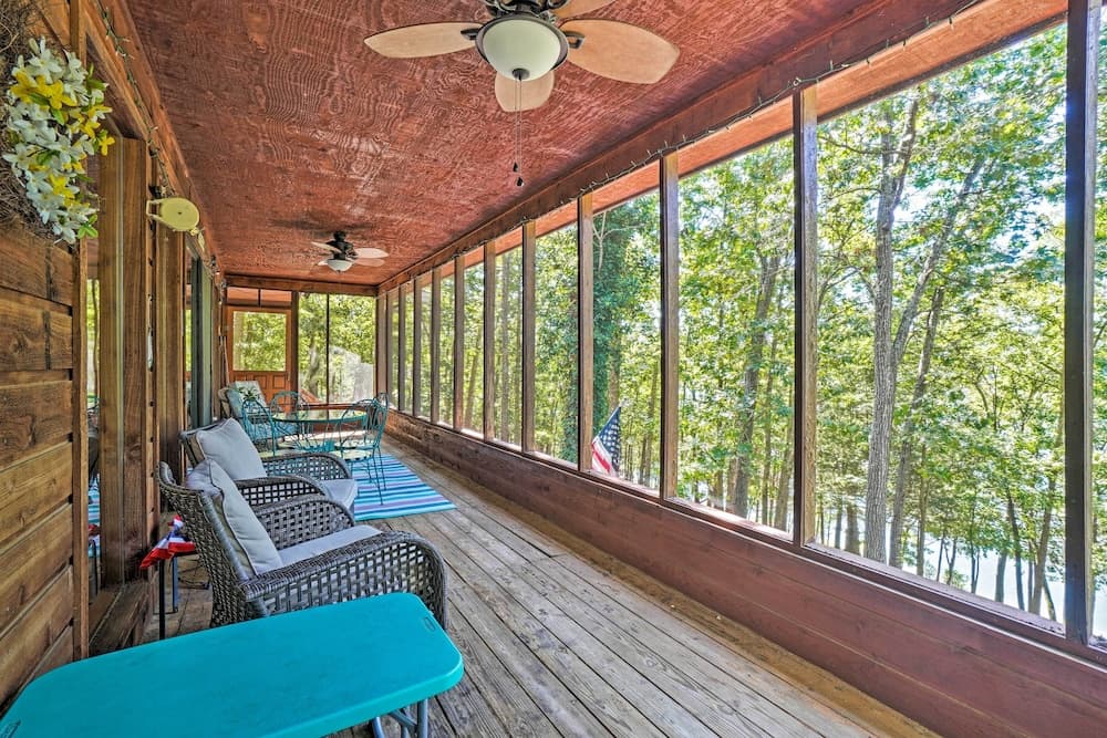 Home w/ Large Deck on Table Rock Lake!