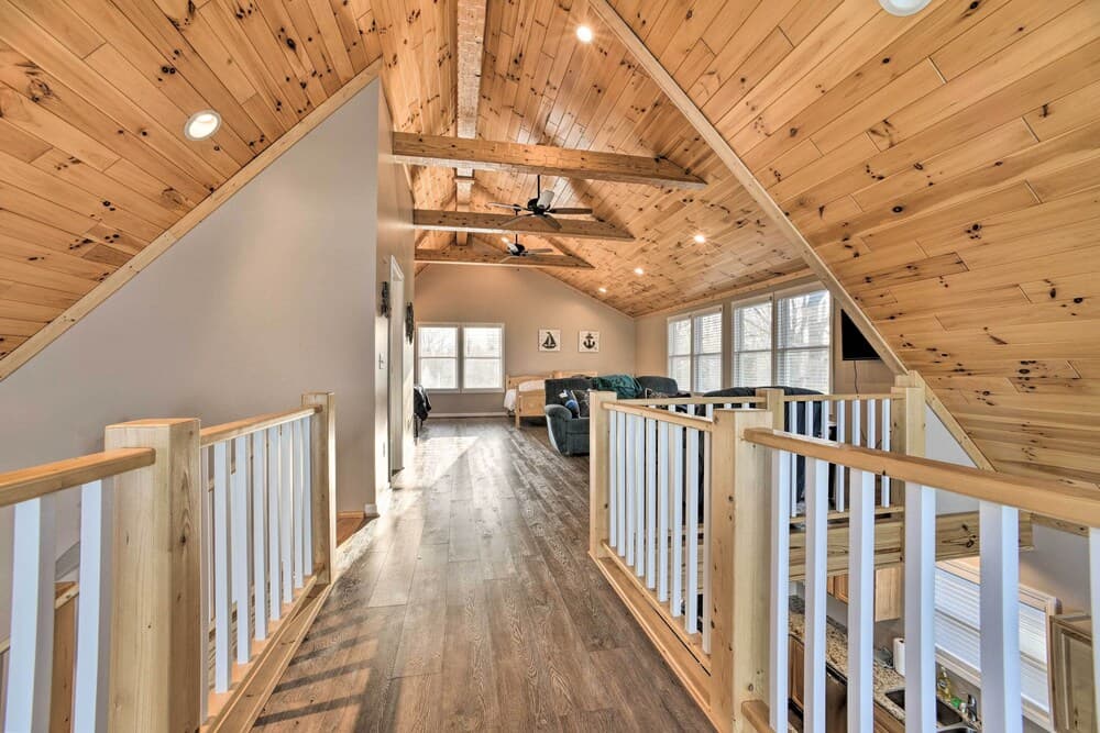 Lakefront Lexington Escape: Steps to Beach!