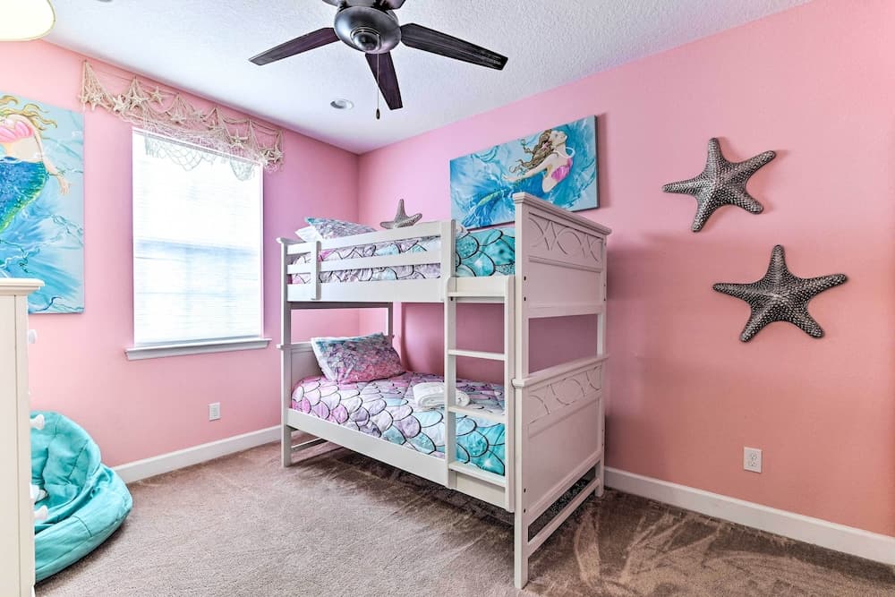 Eclectic Davenport Townhome With Private Pool!