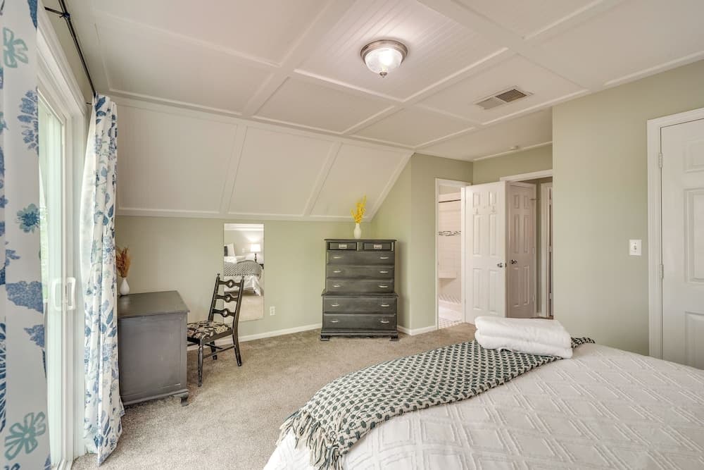 North Carolina Retreat - Deck, Grills & Lake Views