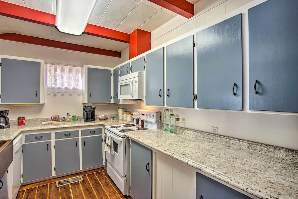 Cozy Cottage on Lake O The Pines w/ Lake Views!