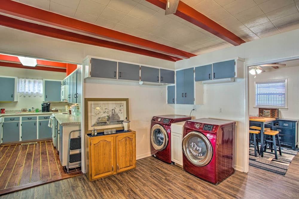 Cozy Cottage on Lake O The Pines w/ Lake Views!