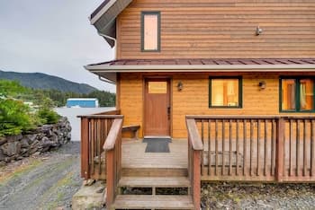 Ketchikan Apt - Walk to Refuge Cove Beach!