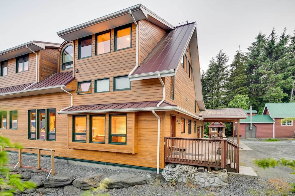 Ketchikan Apt - Walk to Refuge Cove Beach!