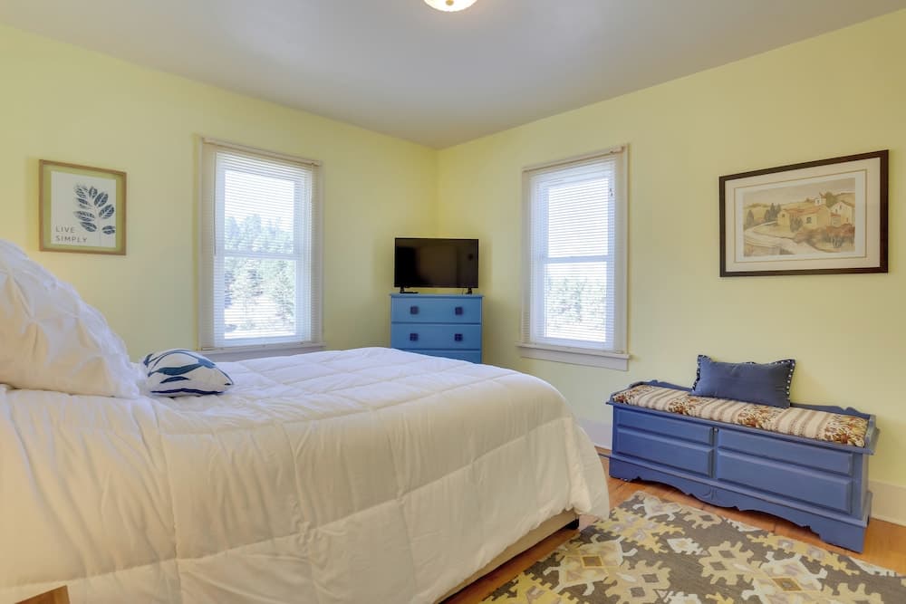 Lead Home w/ Free Wifi ~ 5 Mi to Terry Peak!