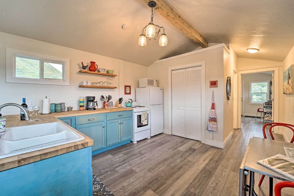 Studio w/ Mountain Views < 30 Min to Durango!