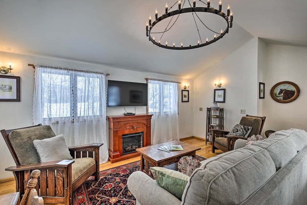 Cozy Wisconsin Farmhouse - Near Boat Launch