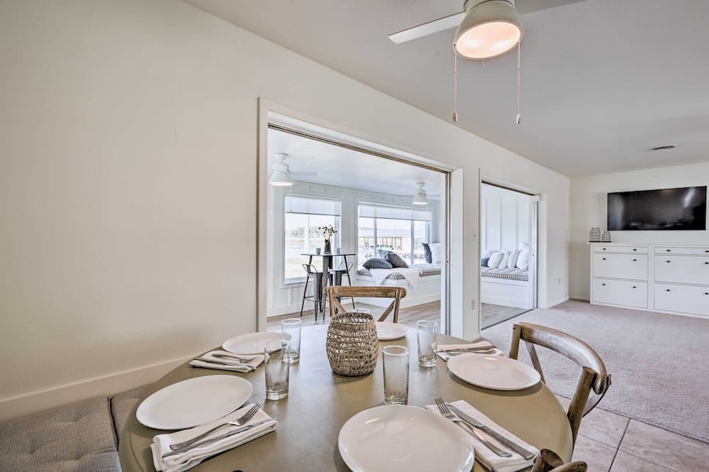 Private Dock + Grill: Sunny Lake Weir Retreat!