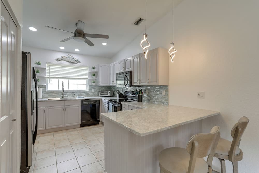 Coastal Getaway w/ Pool: 6 Mi to St Pete Beach!