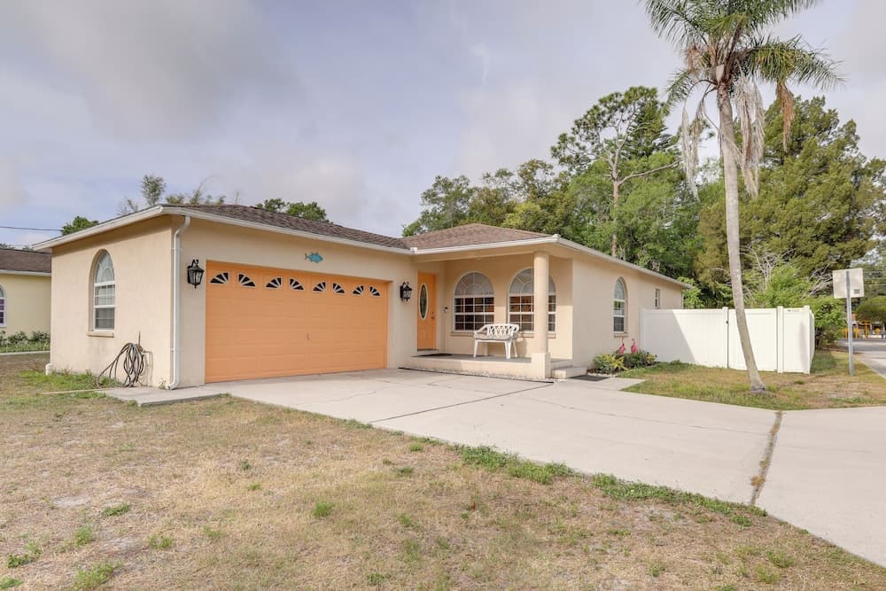 Coastal Getaway w/ Pool: 6 Mi to St Pete Beach!