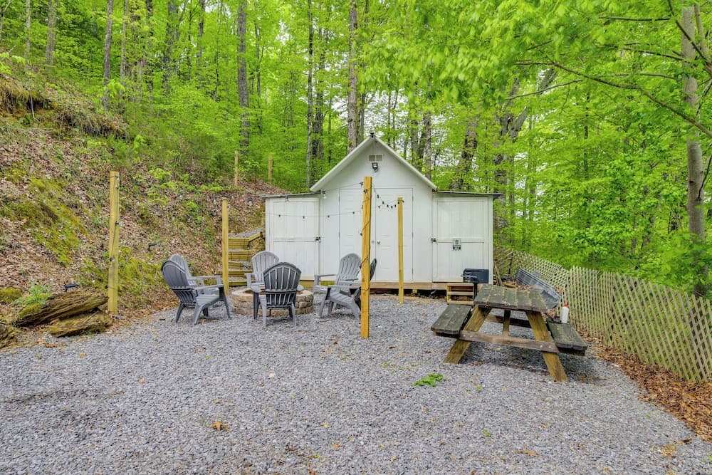 12 Mi to Dollywood: Private Sevierville Cabin!