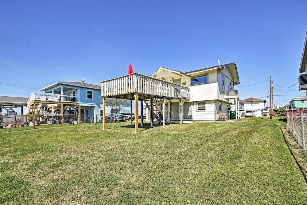 Waterfront Haven w/ Grill - 9 Mi to Surfside Beach