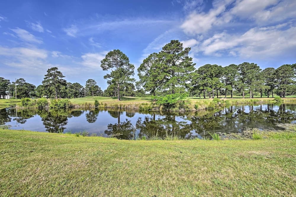 2 Mi to Broadway at the Beach: Quiet Golf Getaway