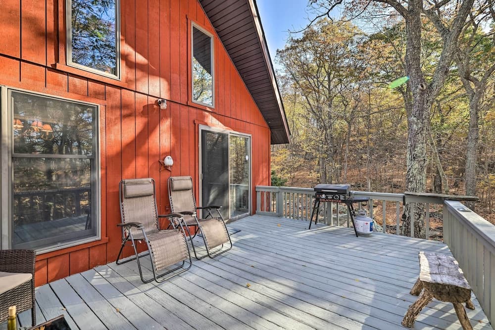 Secluded Cresco Cabin w/ Deck + Forest Views!