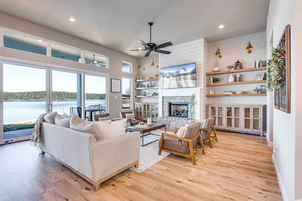 Lakefront Granbury Retreat w/ Patio & Fire Pit