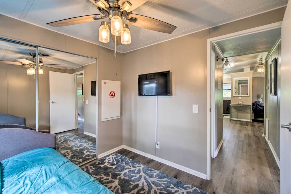 Modern Melbourne Cottage: 3 Mi to Downtown!