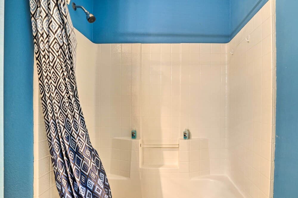 Lake Stevens Vacation Rental: 3 Mi to Water!