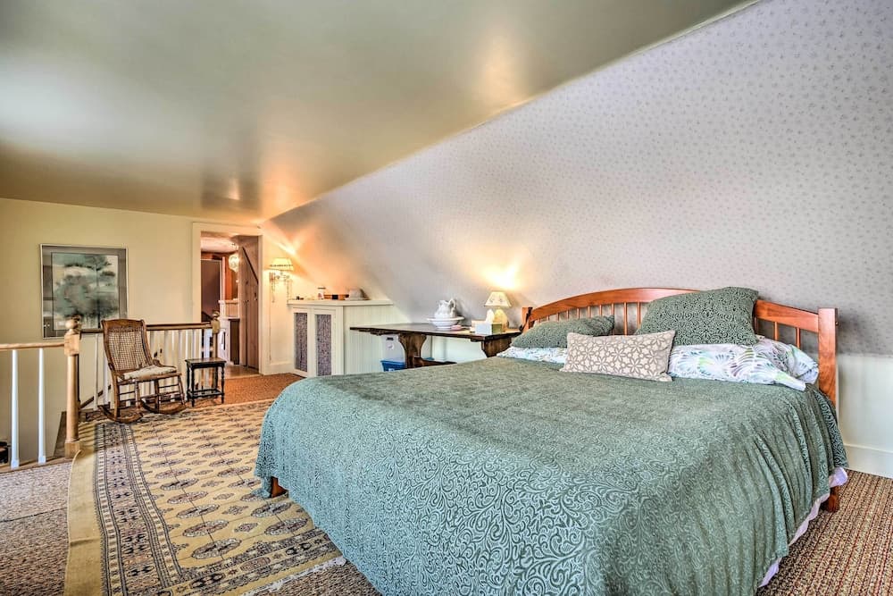 Coastal Maine Retreat: Deck w/ Bay Views!