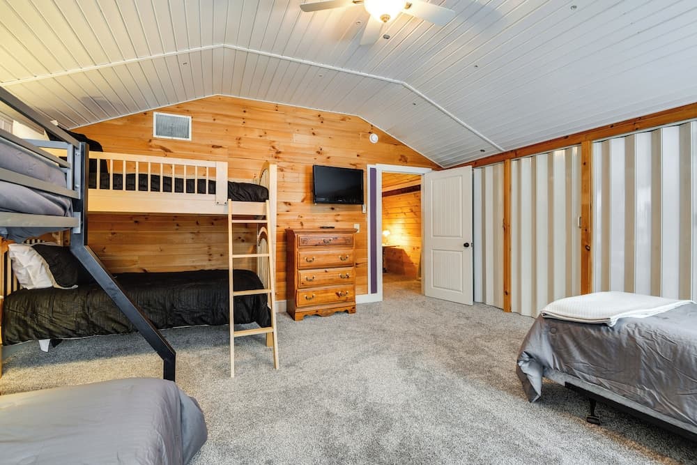 Secluded Home w/ Fire Pit, 8 Mi to Cannon Mountain