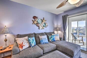 Little River Condo w/ Balcony ~ 2 Mi to Beach